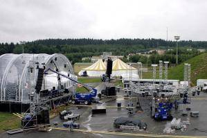 F&uuml;r gro&szlig;e Openair - Veranstaltungen bieten Ihnen eine breite Produktpalette an Arbeitsb&uuml;hnen.