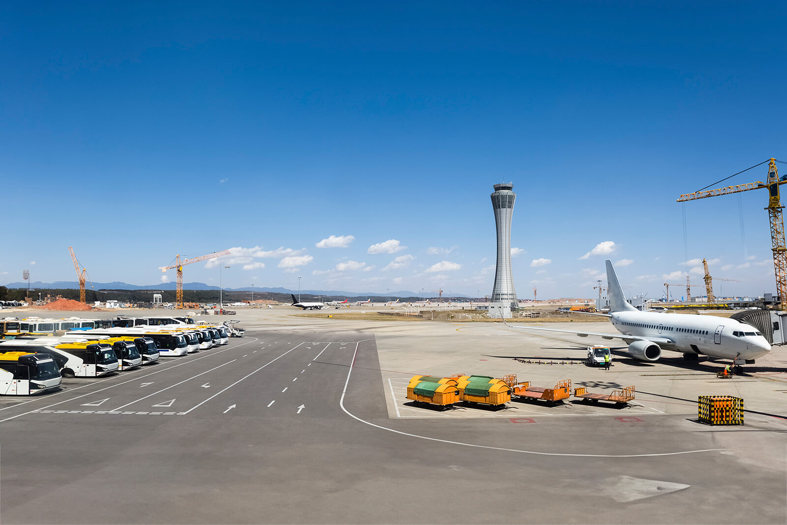 Flughafenbau in Rekordzeit aus BEYER-Kategorie B(l)au-schlau
