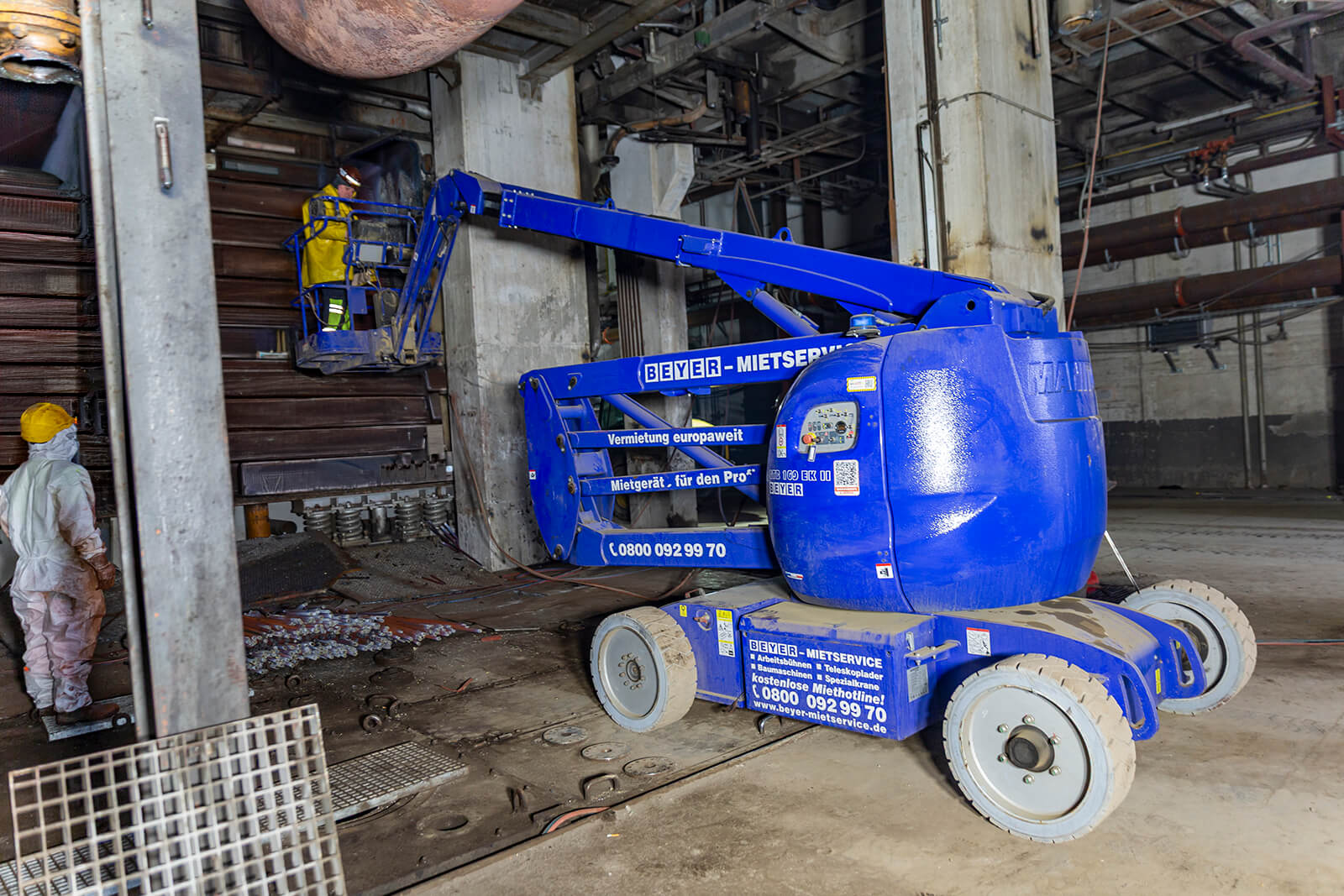 BEYER Gelenkteleskopbühne GTB 169 EK II im Einsatz bei Kraftwerk-Rückbau