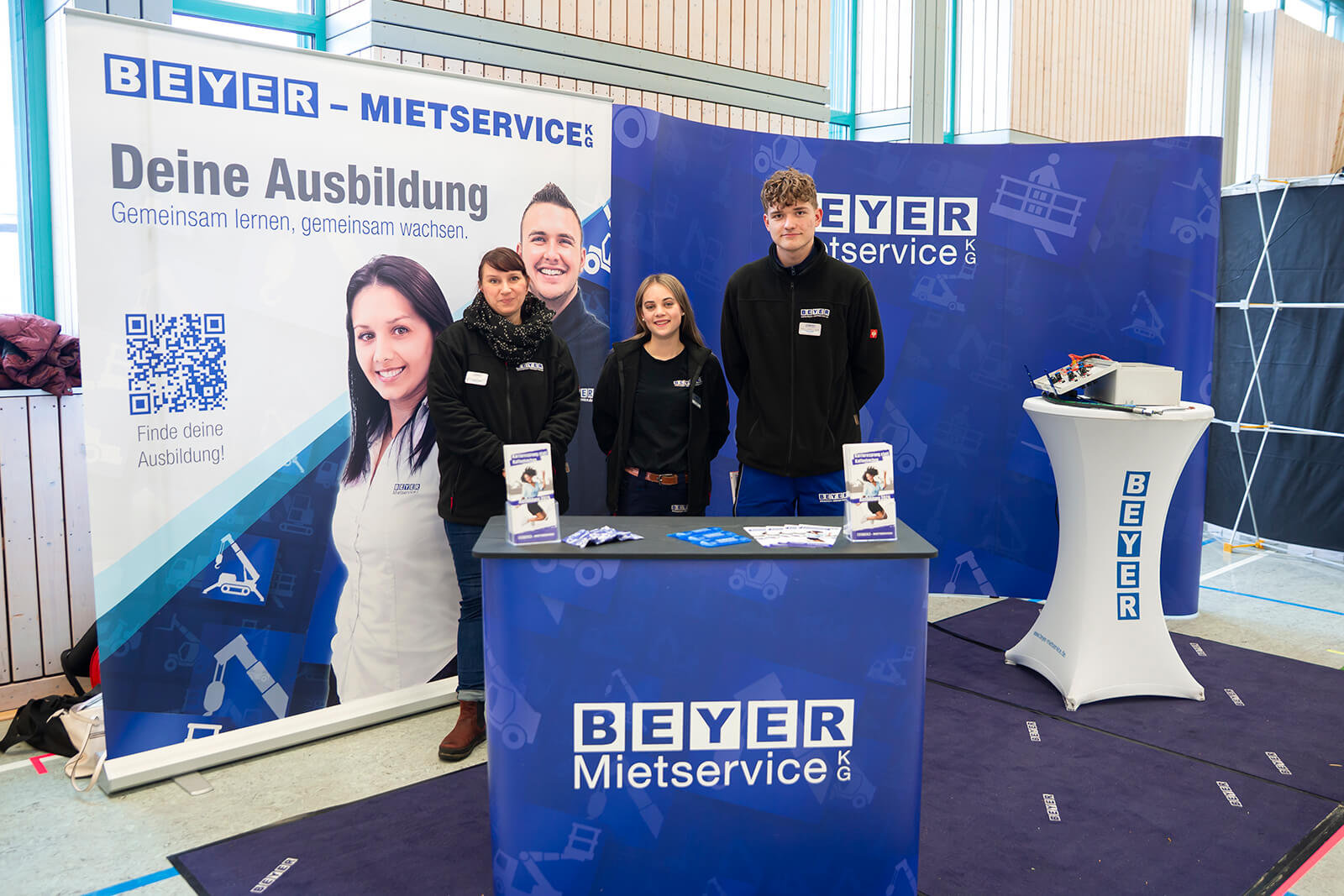 BEYER-Messestand auf Jobmesse in IGS Hamm-Sieg