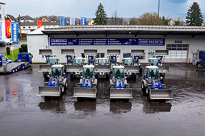 Gruppenbild von 15 neuen Weycor Radladern im BEYER-Mietpark