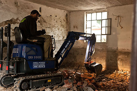 BEYER Minibagger MB 110 K mit 1,1 t Betriebsgewicht im Einsatz