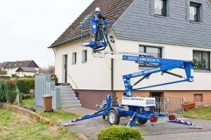 Anhänger Arbeitsbühne Wohnhaus