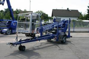 Anhängerarbeitsbühne aus dem Verleih mit 15 m Arbeitshöhe