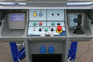 Steuerung von 16 m Anhängerbühne aus der BEYER-Vermietung