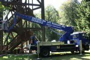 35 m LKW-Arbeitsbühne LB 350 TK bei Arbeiten an Aussichtsturm