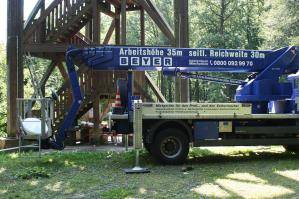 BEYER LKW-Bühne mit 35 m Arbeitshöhe an Einsatzort