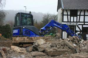 Bagger mit 5.100 kg Betriebsgewicht beim Einsatz