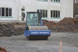 BEYER-Walzenzug bei der Flächenverdichtung auf einer Baustelle