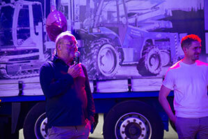 Geschäftsführer Dieter Beyer hält Ansprache auf Firmenfeier 2025