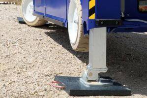 Detailaufnahme von Abstützung Scherenarbeitsbühne