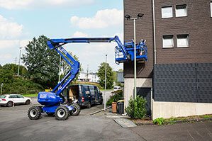 16 m Diesel-Gelenkteleskopbühne bei Installationsarbeiten in Wissen/Sieg