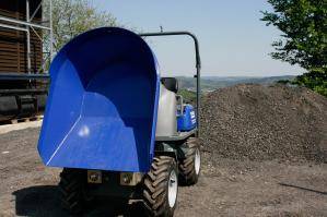 Allrad-Dumper mit Drehkippmulde zur Miete