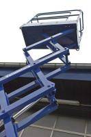 Ausgefahrenes Scherensystem von Elektro-Scherenbühne SB 77 E von BEYER