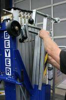 Abklappbare Stützen von Elektro-Mastbühne mit 11 m Arbeitshöhe