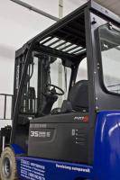 Fahrerkabine von 3,5 t Elektrostapler aus der BEYER-Vermietung