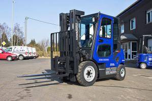 2,5 t Dieselstapler von BEYER-Mietservice auf Firmengelände