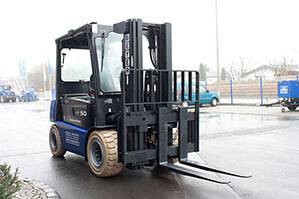 5 t Elektrostapler von BEYER-Mietservice für Inneneinsätze mieten