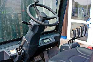 Fahrerkabine und Steuerelemente von BEYER Gabelstapler mit 5 t Tragkraft