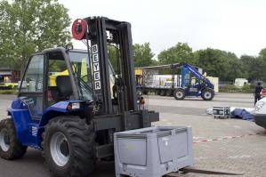 Gabelstapler mit Last auf Palettengabel