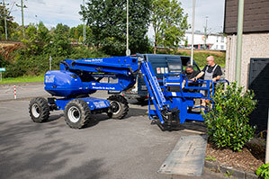 16 m Gelenkteleskopbühne mit Dieselantrieb im Einsatz