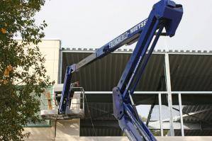 BEYER Diesel-Gelenkteleskopbühne im Einsatz