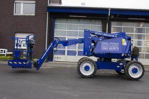 Linke Seite von Diesel-Gelenkteleskopbühne mit 12 m Arbeitshöhe