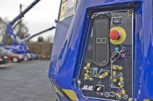 Bodensteuerung von BEYER-Gelenkteleskopbühne mit 12 m Arbeitshöhe