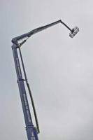 Ausgefahrener Teleskoparm von Gelenkteleskopbühne aus dem BEYER-Verleih