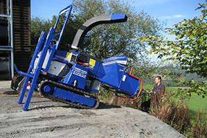 Raupenhäcksler MH 180 R in Hanglage im Einsatz