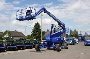 43 m Gelenkteleskopbühne auf BEYER-Firmengelände