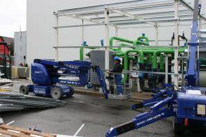 Eingefahrene 15 m Gelenkteleskopbühne mit 3-d Korbarm