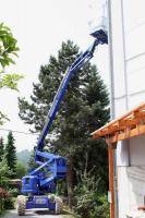 Ausgefahrene 20 m Gelenkteleskopbühne von BEYER