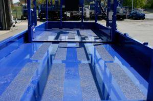 Arbeitsplattform von Scherenbühne aus der BEYER-Vermietung