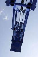 Blick von unten auf ausgefahrenen Teleskoparm von Hubarbeitsbühne