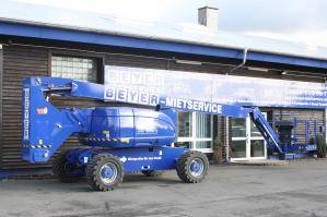 Diesel-Teleskopbühne vor BEYER-Akademie