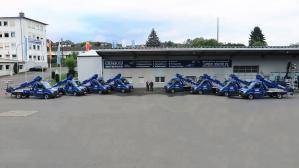 Übergabe der acht neuen LB 221 II T