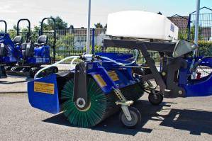 Kehrmaschine für Radlader in Detailaufnahme