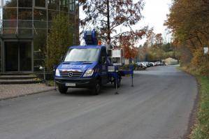 LKW-Hebebühne LB 221 T am Einsatzort