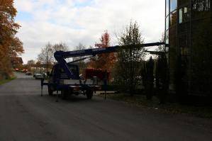 LKW-Hebebühne LB 221 T bei der Glasreinigung in Aktion