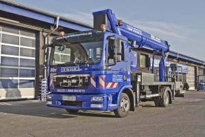 33 m LKW-Arbeitsbühne auf BEYER-Firmengelände