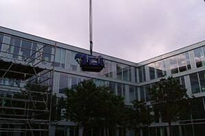 Verkranter Minikran von BEYER beim Weg zum Einsatzort