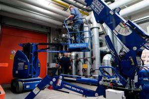 Mietkran MC 55.1 mit Teleskopmastbühne im Einsatz