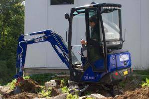 2 t Minibagger von BEYER auf einer Baustelle im Einsatz