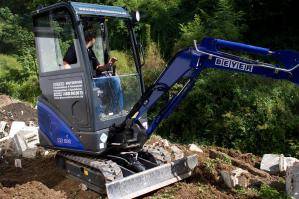 Minibagger MB 200 aus der BEYER-Vermietung im Einsatz