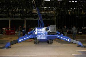 Abgestützter BEYER-Minikran mit 3 t Tragkraft