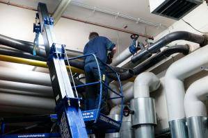 Minikran und Mastbühne im Einsatz