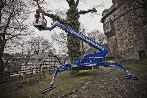 25 m Raupenarbeitsbühne am Schloss Schönstein im Einsatz