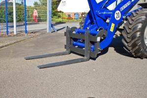 Palettengabel von Radlader RL 100 aus der BEYER-Vermietung