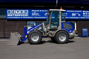 Seitenansicht von Radlader RL 100 aus der BEYER-Vermietung